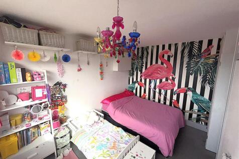 DOUBLE BEDROOM