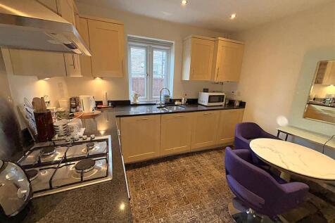 FITTED KITCHEN
