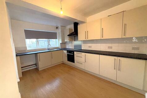 FITTED KITCHEN