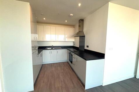 FITTED KITCHEN AREA