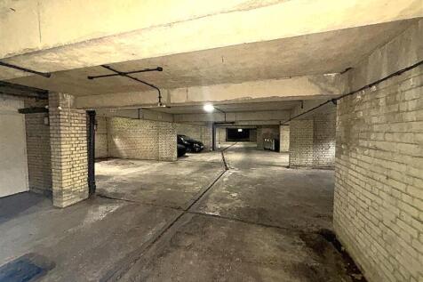 COMMUNAL GROUNDS &amp; PARKING