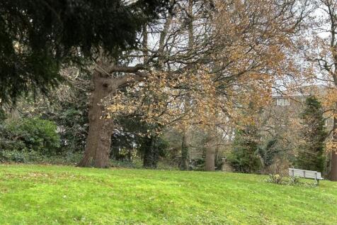 COMMUNAL GROUNDS &amp; PARKING