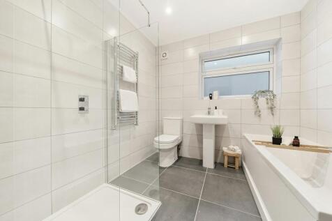 Bathroom 1.jpeg
