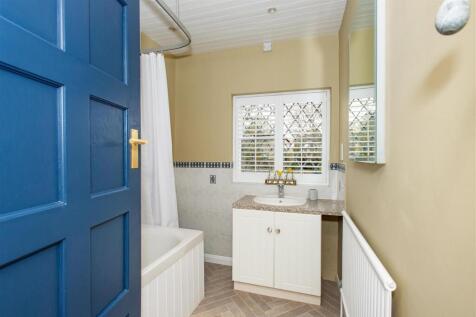 ensuite.jpg