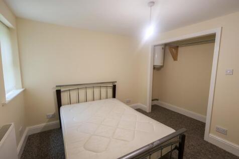 Bedroom 1 (2)