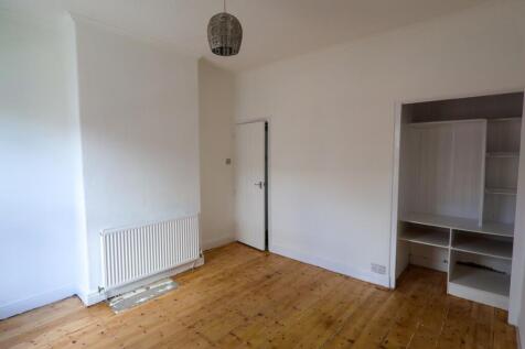 Bedroom 1 (2)