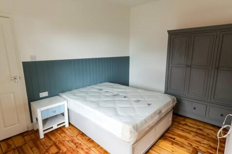 Bedroom 1 (2)