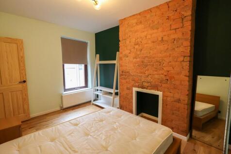 Bedroom 2 (2)