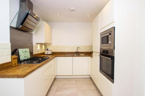 Fern Crescent (19).jpg