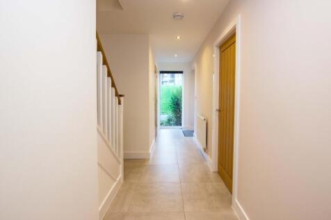 Fern Crescent (13).jpg
