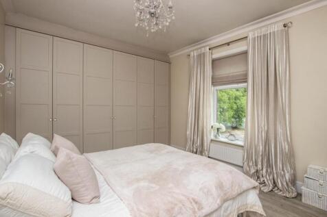 bedroom .jpg