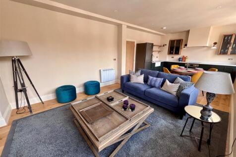 living room 1.jpg