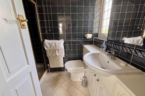 ensuite.jpg