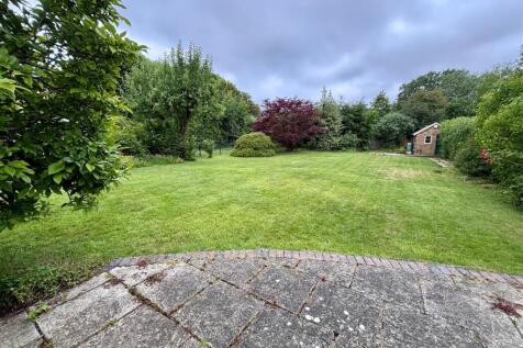 Little Oaks - garden 1.jpg