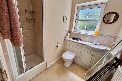 ensuite.jpg