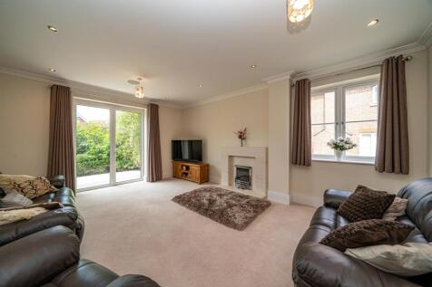 Hastings-1011 living room.jpg