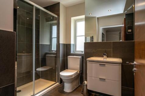 Hastings-1015-  ensuite.jpg