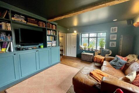 FamilyRoom.jpg