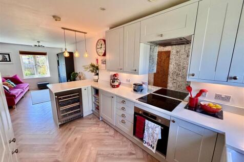 kitchen 2.jpg