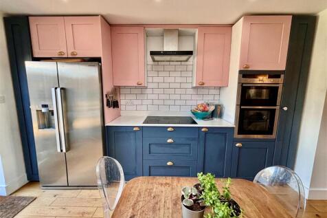 kitchen 2.jpg