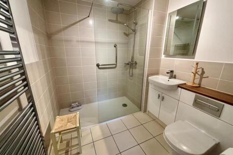 ensuite.jpg