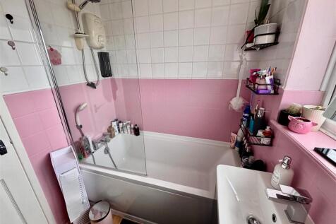 bathroom 1.jpg