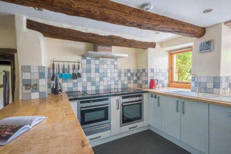 7 house kitchen.jpg