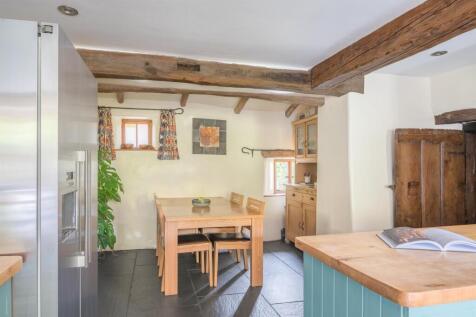 9 house kitchen.jpg