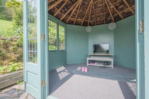 29 summerhouse.jpg