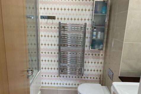 ensuite.jpg