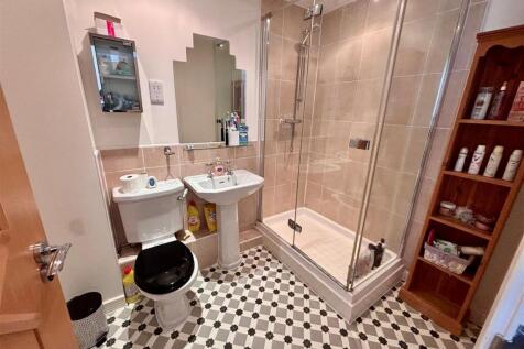 ensuite.jpg