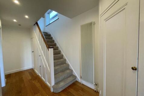 16CNorthRoad_Hallway.jpg