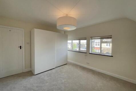 16CNorthRoad_MainBedroom.jpg