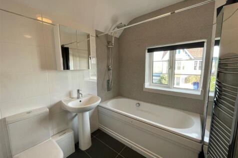 16CNorthRoad_Bathroom.jpg
