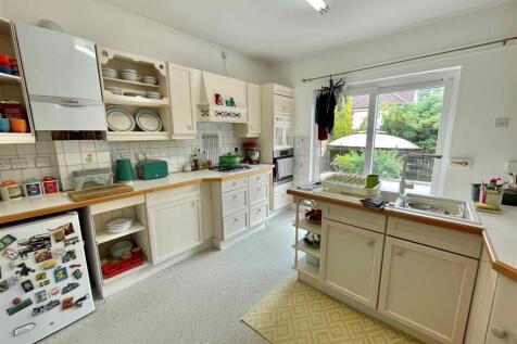 Kitchen_.jpg