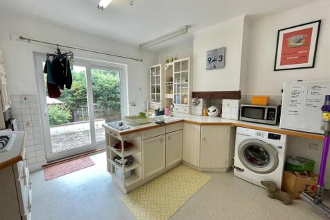 Kitchen2.jpg