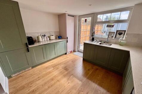 kitchen 1.jpg