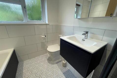 MainBathroom.jpg