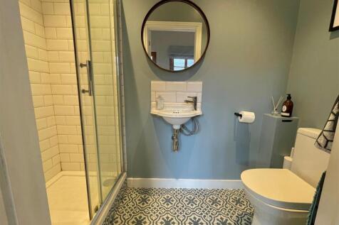 DownstairsShowerRoom.jpg