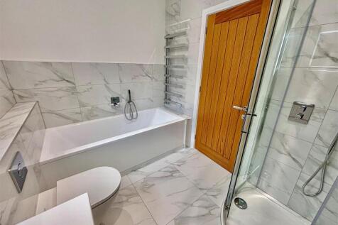 bathroom 1.jpg