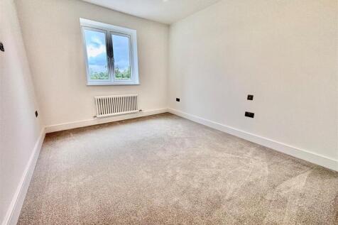 bedroom 4.jpg