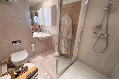 ensuite.jpg