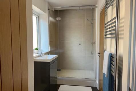 hollow oak shower room new (1).jpg