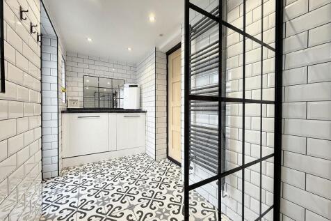 Shower/Utility