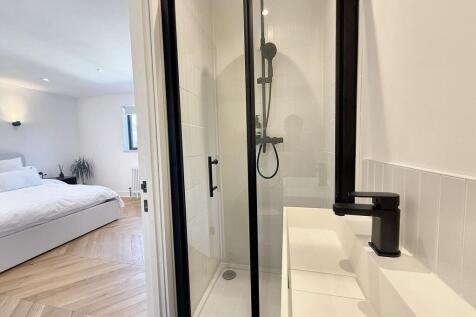 Master En-Suite