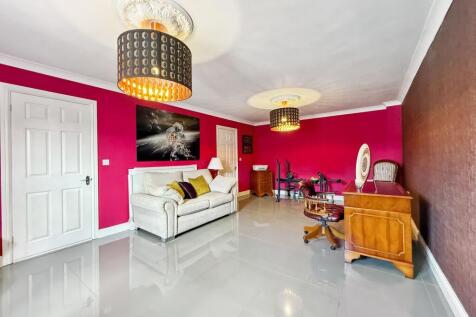 Bedroom 4/Lounge 2