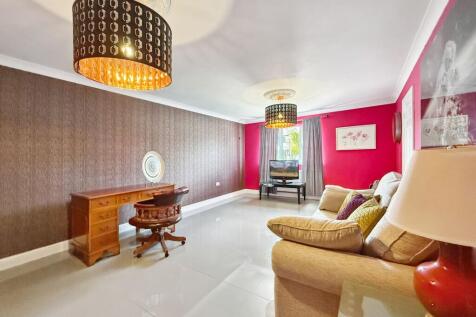 Bedroom 4/Lounge 2