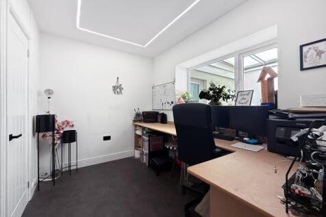 Office/Bedroom 4