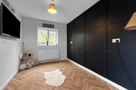 Sitting Room/Bedroom 5
