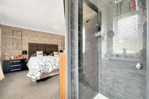 Master En-Suite